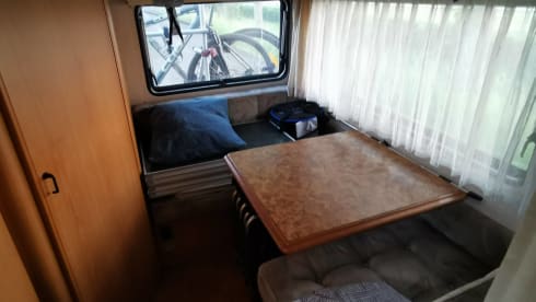 Get away with this 5 person camper!