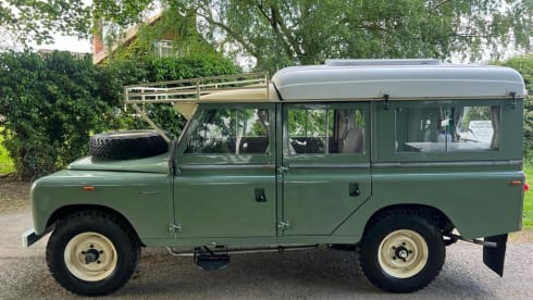 The Northumbrian Rover – 4 berth Land Rover rooftop from 1967