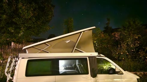 Compleet uitgerust met keuken, bustent & fietsenrek – 4p Volkswagen campervan from 2015