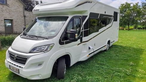 Spacious 5-person mobile home Benimar Mileo 263, from 2021