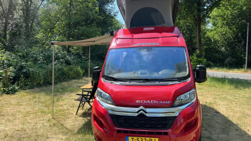 Nice bus camper, with lifting roof.