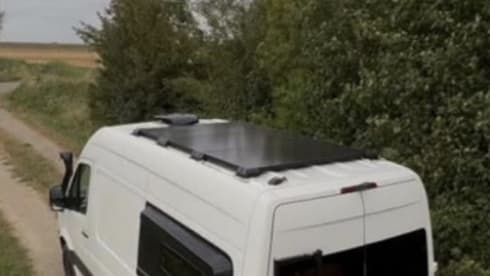 2p Volkswagen campervan uit 2013