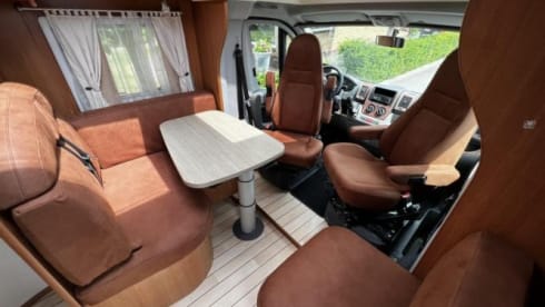 De Camper – Pilote semi-integrated (3 persons)