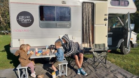 6-person cozy family camper 