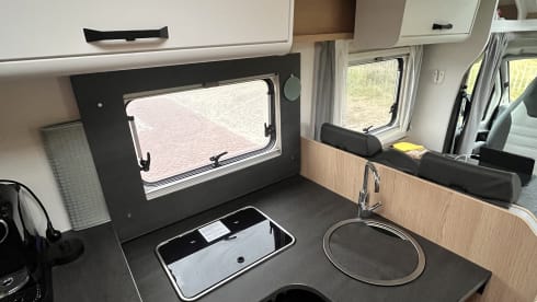 Den Trotter – Den Trotter - Sunlight Adventure 