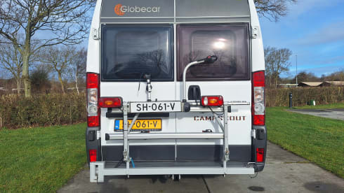 Compact and cozy 2-person Citroën Jumper Globecar bus from 2015