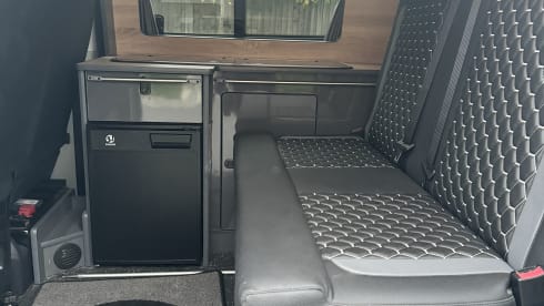 Dub Di – Adventure in Style – Two-Tone T6 VW Campervan, 2018 (Sleeps 4)