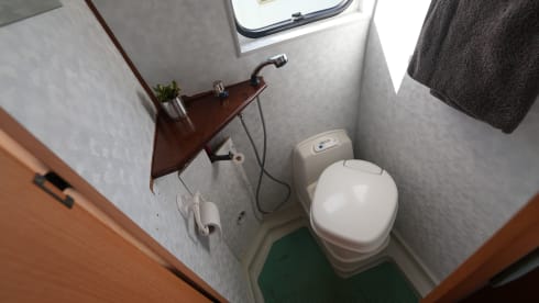 Minty – Minty; Cheerful 2p campervan from 2004, solar panel on the roof!