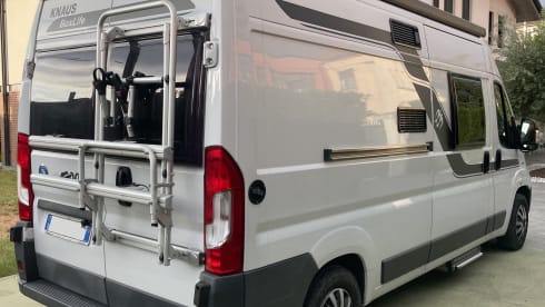Compact and manoeuvrable KNAUS Boxlife 600 TOP Van