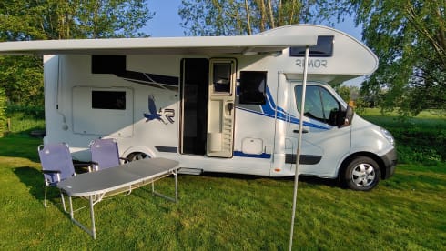 spacious 6 person family camper