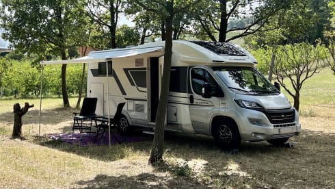 Coral suite on wheels – Luxury 2 person Adria Coral 650DL automatic transmission semi-integrated from 2022