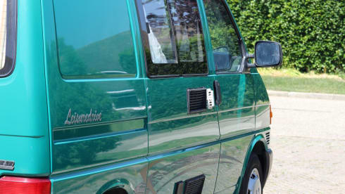 Gunther – VW T4 Hightop Leisuredrive Campervan. Excellent condition 