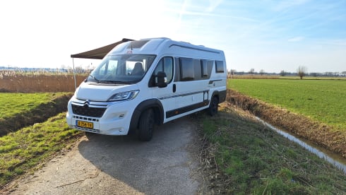 2p Adria Mobil bus uit 2018