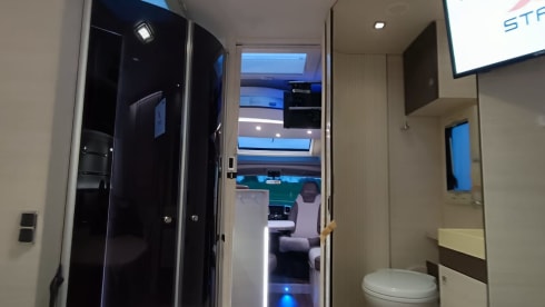 Luxuriously equipped 4-person Chausson