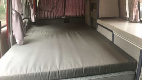  Mastodonnie – VW T4 camper van with lifting roof