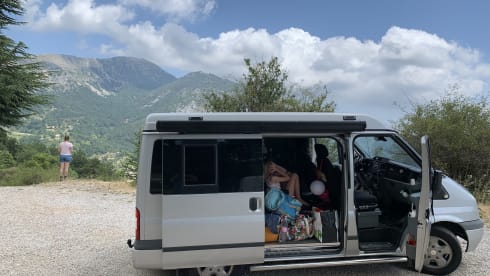 Ford Nugget pop-up roof camper