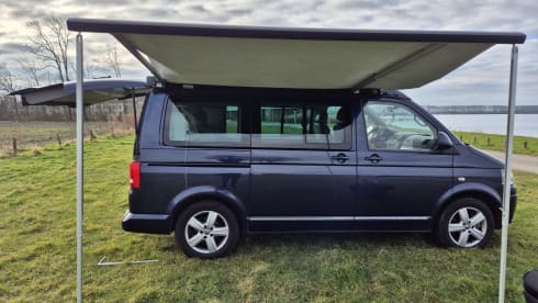 Beautiful 4p Volkswagen T5 California from 2012