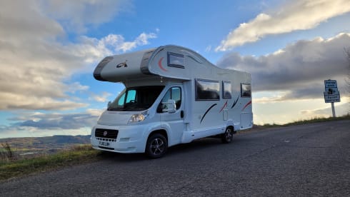 Marta – Family Fiat Carioca 706 6Berth/6Belt Motorhome Hire