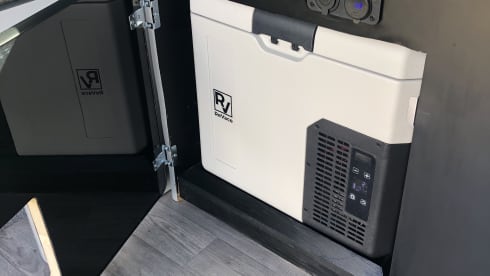 Sid – 2 Berth Renault Off-Grid Campervan
