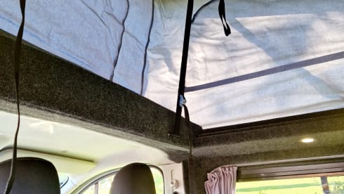 Bazza – 4 berth campervan with pop top roof