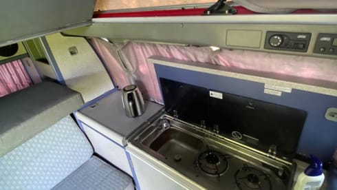  Mastodonnie – VW T4 camper van with lifting roof