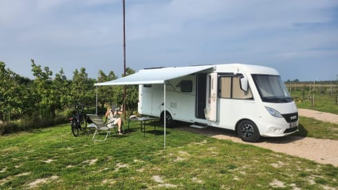 Very nice 4-6p Hymer integrated from 2021