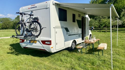 Super deluxe 5p ADRIA Coral XL 670 SL