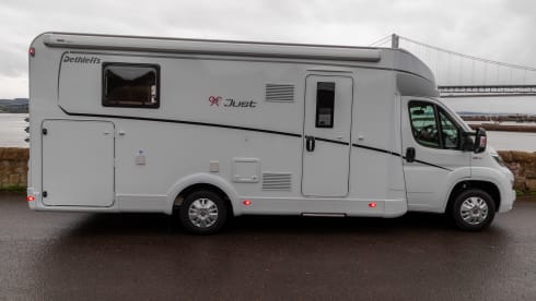 BaBee – 2021 Dethleffs T7052 DBM - Low Profile 4 Berth Motorhome