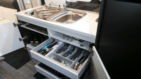 Luxe camper – Luxury automatic Ford 170 HP - With complete equipment for 4 people!