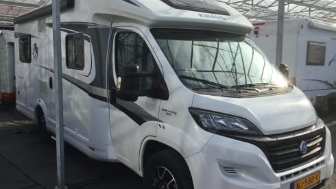 Sky wave – 4p Knaus semi-integrated from 2017
