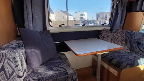 Ruime Ford transit alkoof 6p uit 2006 met stapelbed