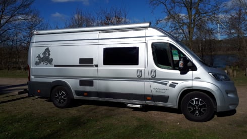 Bus camper with 2 length beds. Automatic 150 hp.