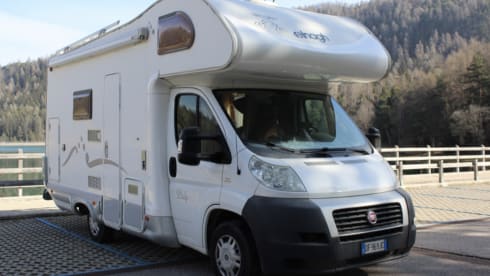 6 seater camper with motorcycle rack
