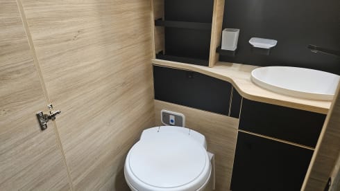 GZX-72-N – Chausson 777GA Automatic Etape Line very luxurious, km free!