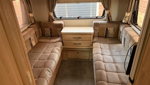Our Molly – 6 berth Peugeot alcove from 2015