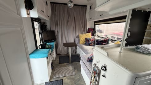 Kit – Fully loaded low mileage all-terrain motorhome