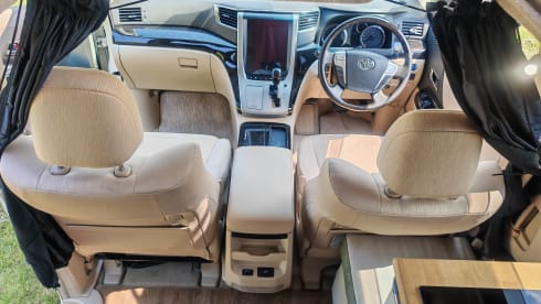 Leo – Toyota Alphard Hybrid Automatic Campervan 