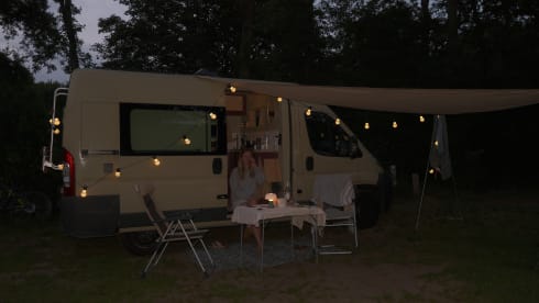Camper Moos – Atmospheric, completely off-grid self-build camper van 
