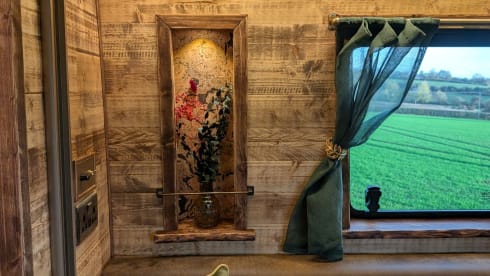 Fernix – 5 berth Mercedes-Benz campervan