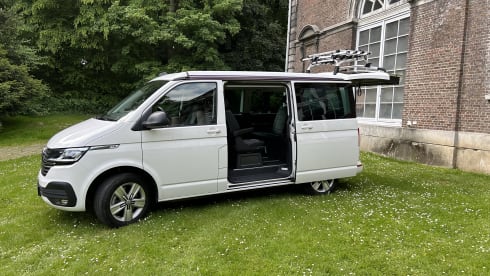 4p Volkswagen campervan uit 2020