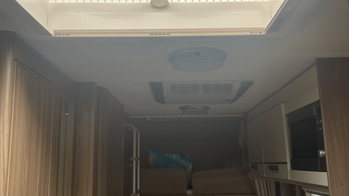 Special edition Lifestyle 696-Black edition – 6 berth Swift Escape Lifestyle 696 2015-breakdown cover included 