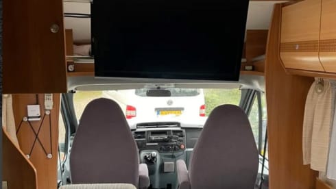 Very neat complete Ford Carado 4 persons