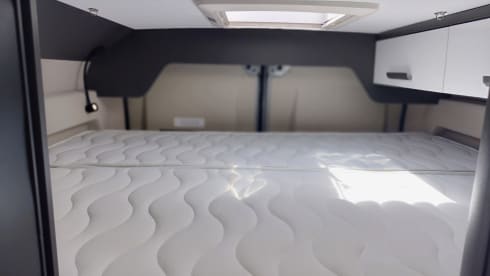 Menfys (2) veranda – Menfys VAN 3 MAXI S-Line (2) with veranda and photovoltaic