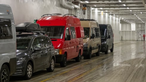 Big Red – 4p Volkswagen bus from 1999