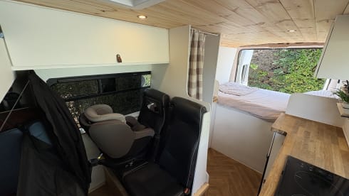 Rory the Relay – 3 berth Citroën campervan from 2017