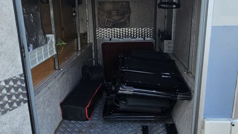 Rimor β Ruime gezins camper met zes slaapplaatsen met 2x airco