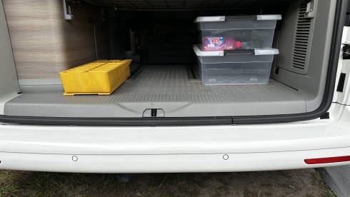 Compleet uitgerust met keuken, bustent & fietsenrek – 4p Volkswagen campervan from 2015