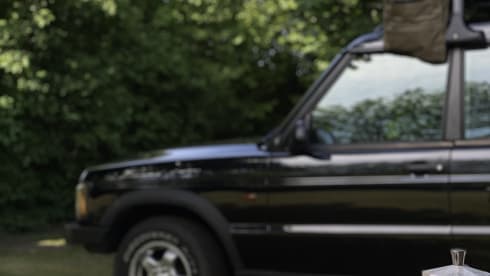 WOLF V8 – Adventure & freedom with a Land Rover with roof tent!
