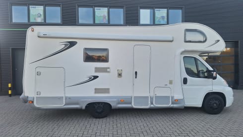 Huisje op wielen – 4p Fiat alcove from 2009