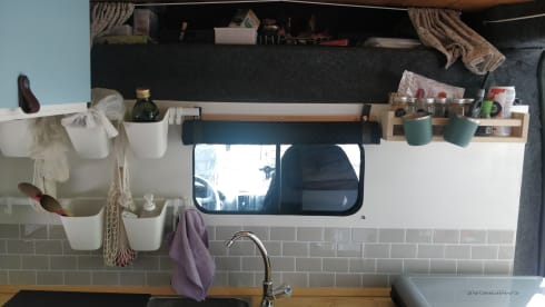 Vespa – 2-person self-built bus camper